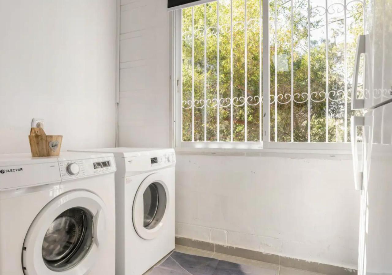 Central 1Br Oasis, Fast Fiber Wifi, Free Parking, Free Netflix With Shelter Haifa Eksteriør bilde